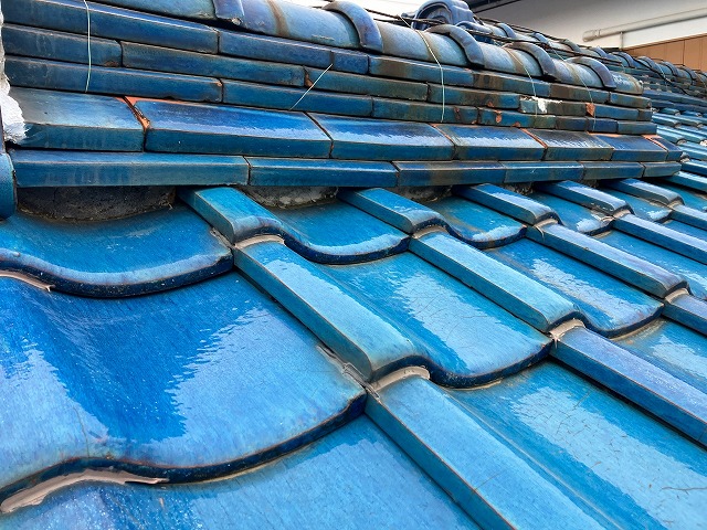 棟の下の漆喰も劣化